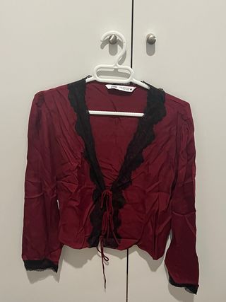 Blusa Zara Roja con Encaje