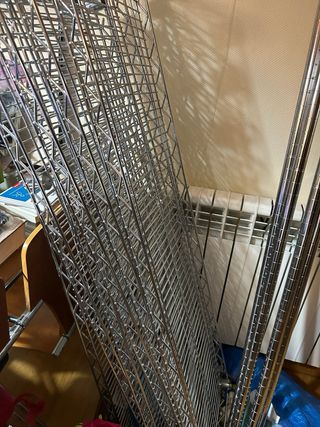 Estantería metálica modular plateada