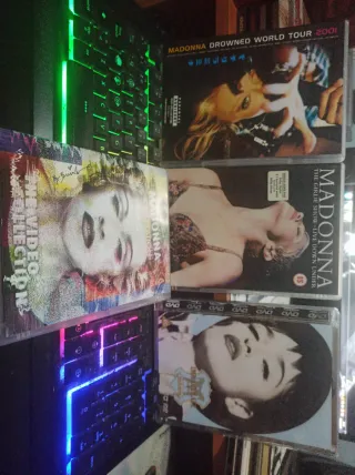 Lote 4 DVDs Madonna: Drowned World, Girlie Show, V