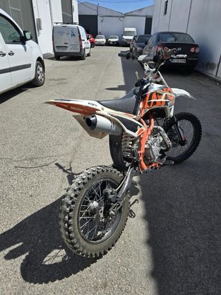 Moto Kayo 160cc Naranja y Blanca