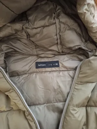 Chaqueta plumífero caqui. Talla L.