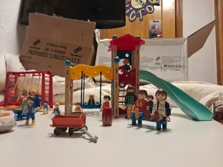 Playmobil Parque Infantil y Figuras
