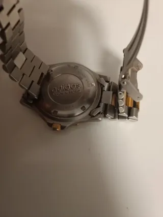 Reloj Adidas bicolor deportivo