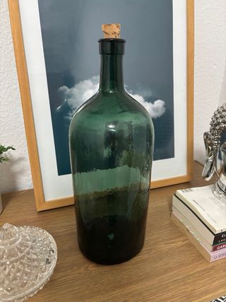 Botella antigua de vidrio verde