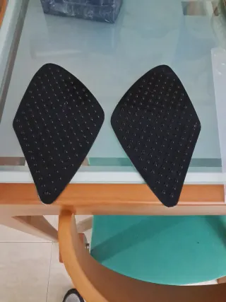 Protector lateral depósito Yamaha MT-07 negro