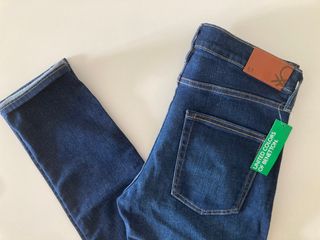 Benetton. Pantalón vaquero slim. W32
