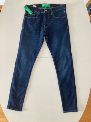 Benetton. Pantalón vaquero slim. W32