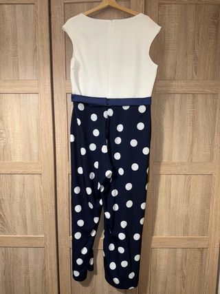 Mono de vestir azul con lunares blancos