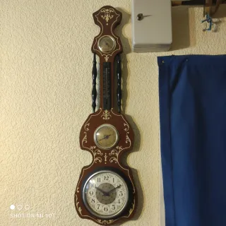 Reloj de pared antiguo madera y cristal