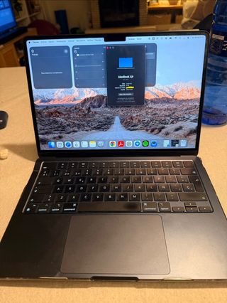 MacBook Air 13 M2 con golpe
