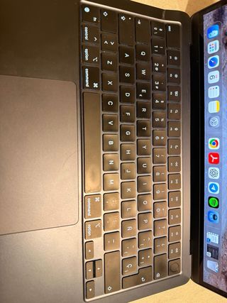 MacBook Air 13 M2 con golpe