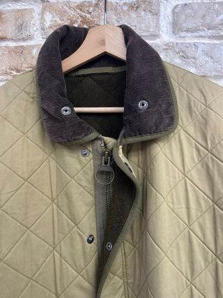Chaqueta Barbour acolchada verde y marrón