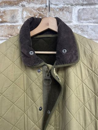 Chaqueta Barbour acolchada verde y marrón