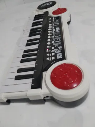 Teclado Piano Infantil con Luces y Sonidos