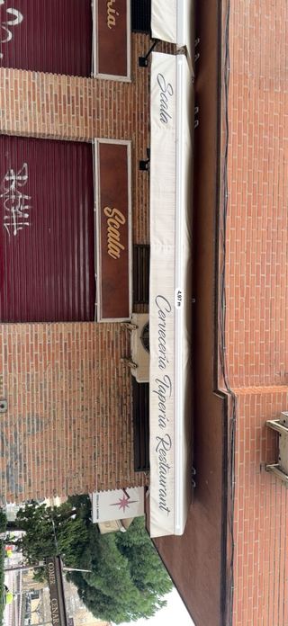 Toldos beige y marrones