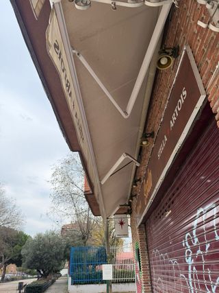 Toldos beige y marrones