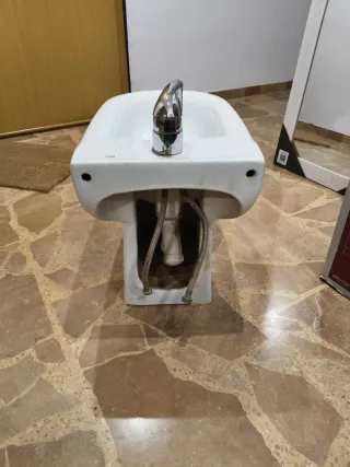 Bidé Roca Blanco con Grifo