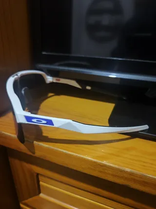 Gafas de sol deportivas blancas modelo Sutro