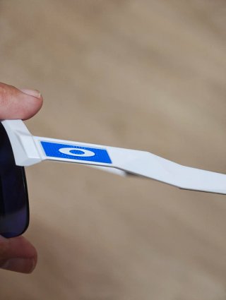 Gafas de sol deportivas blancas modelo Sutro