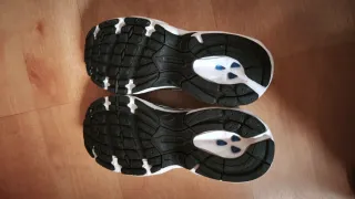 New Balance 740 Plata y Blanco