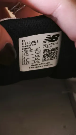 New Balance 740 Plata y Blanco