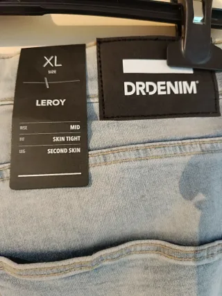 Pantalón vaquero desgastado