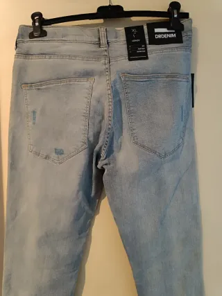 Pantalón vaquero desgastado