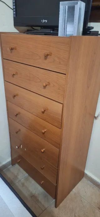 Cajonera de madera marrón