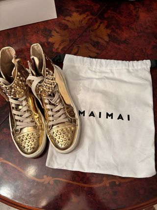 MAIMAI Scarpe sportive dorate con borchie