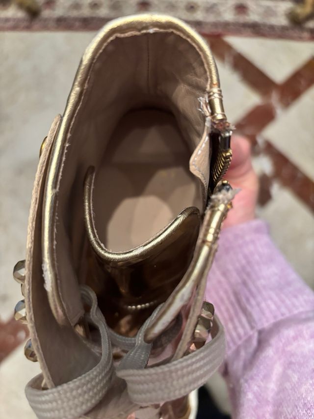 MAIMAI Scarpe sportive dorate con borchie