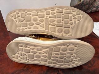 MAIMAI Scarpe sportive dorate con borchie