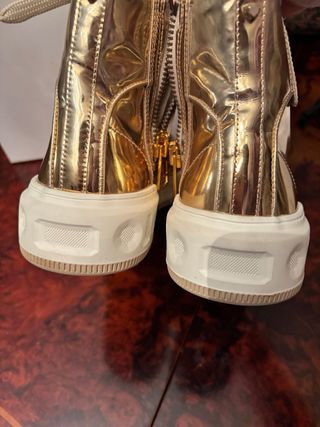 MAIMAI Scarpe sportive dorate con borchie