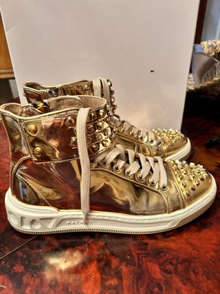 MAIMAI Scarpe sportive dorate con borchie