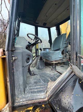 Retroexcavadora Komatsu Mixta