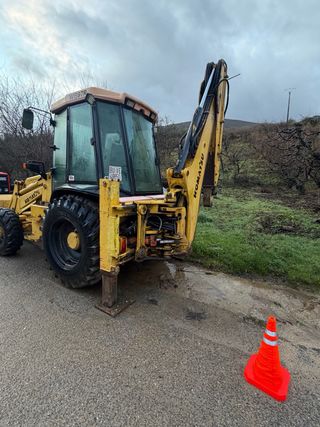 Retroexcavadora Komatsu Mixta