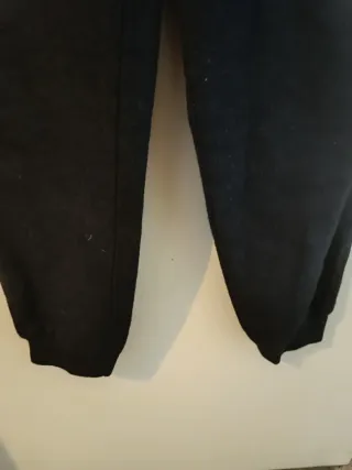 Mono negro con volantes