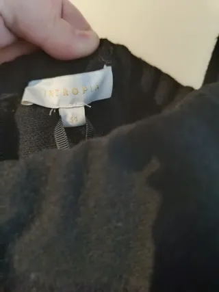 Mono negro con volantes