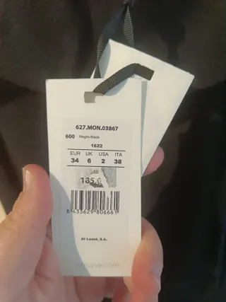 Mono negro con volantes