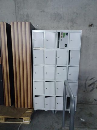 Taquillas metálicas blancas