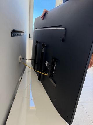 LG 65” Smart TV 4K como nueva +base