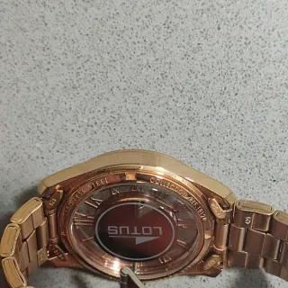 Reloj Lotus Dorado