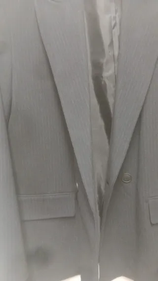 Americana negra con rayas finas,sin estrenar