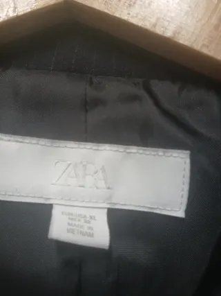 Americana negra con rayas finas,sin estrenar