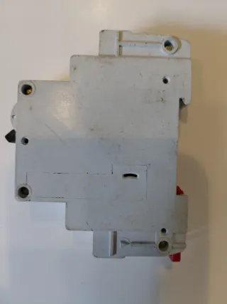 2 Interruptores Automáticos Magnetotérmicos Medex