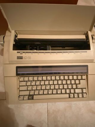 Máquina de escribir eléctrica Nakajima AX-60