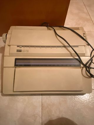 Máquina de escribir eléctrica Nakajima AX-60