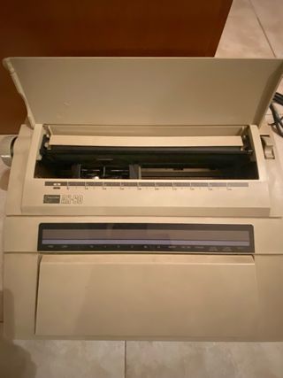 Máquina de escribir eléctrica Nakajima AX-60