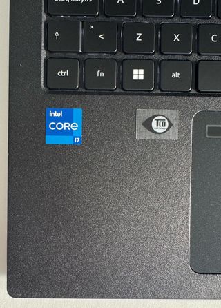 ACER TRAVELMATE P215 CORE I7 DOCEAVA GENERACION