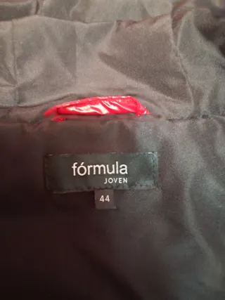 Chaquetón granate plastificado con capucha