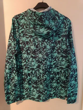 Cortavientos infantil estampado estrellas